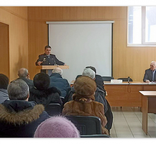Артем Хомченко рассказал ветеранам РЖД о новых уловках мошенников.